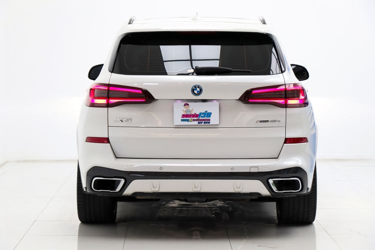 BMW X5 2022 3.0 xDrive45e M Sport 4WD Utility-car ปลั๊กอินไฮบริด (PHEV) ไม่ติดแก๊ส เกียร์อัตโนมัติ ขาว รูปที่ 2