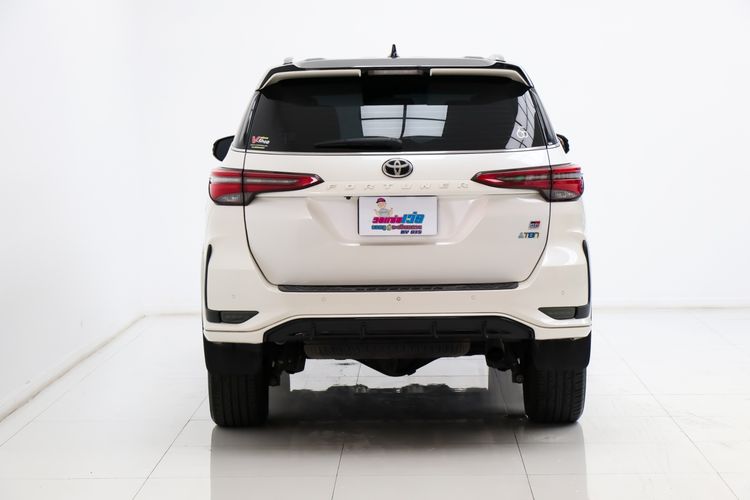 Toyota Fortuner 2022 2.8 V TRD Sportivo Black Top 4WD Utility-car ดีเซล ไม่ติดแก๊ส เกียร์อัตโนมัติ ขาว รูปที่ 2