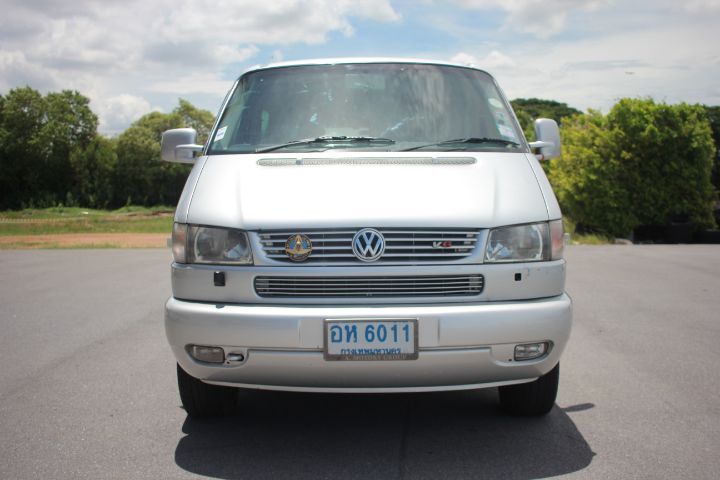 รถ Volkswagen Caravelle 2.8 V6 สี บรอนซ์เงิน