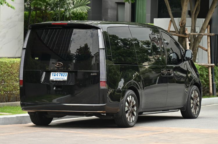 Hyundai Staria 2023 PREMIUM 2.2 Van ดีเซล ไม่ติดแก๊ส เกียร์อัตโนมัติ ดำ รูปที่ 4