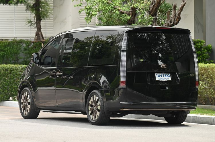 Hyundai Staria 2023 PREMIUM 2.2 Van ดีเซล ไม่ติดแก๊ส เกียร์อัตโนมัติ ดำ รูปที่ 3