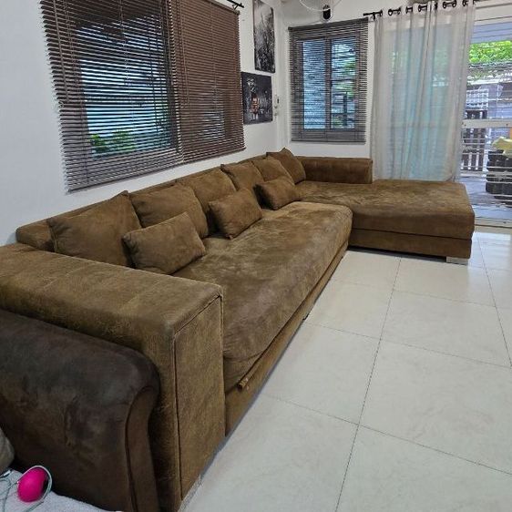 น้ำตาล 4+ ที่นั่ง ขายโซฟาหนัง​เปิดนอนได้ไชต์ใหญ่พิเศษ​ กว้าง​ 3.40 เมตร​ แอลซ้ายยาว​ 2.05 เมตร​ เปิดออกมาเป็นที่นอนได้​ เป็นหนัง​ลายหนังช้าง​ ไม่ขาดไม่มีตำหนิ