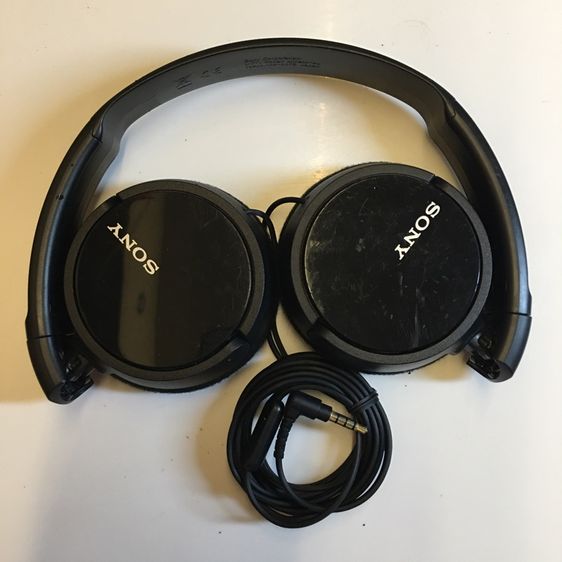 ขายหูฟัง Sony รุ่นMDR ZX110 มือสอง สภาพใหม่ ใช้งานได้ปกติ เสียงดังทั้ง2 ข้าง สีดำ สภาพดี มีไมค์  สามารถใช้คุยโทรศัพท์ได้ 