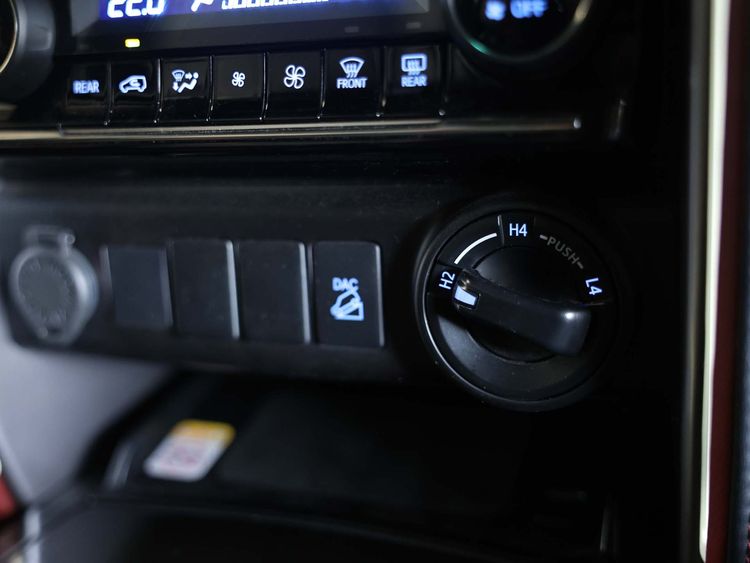 Toyota Fortuner 2025 2.4 Legender Black Top 4WD Utility-car ดีเซล ไม่ติดแก๊ส เกียร์อัตโนมัติ ขาว รูปที่ 3