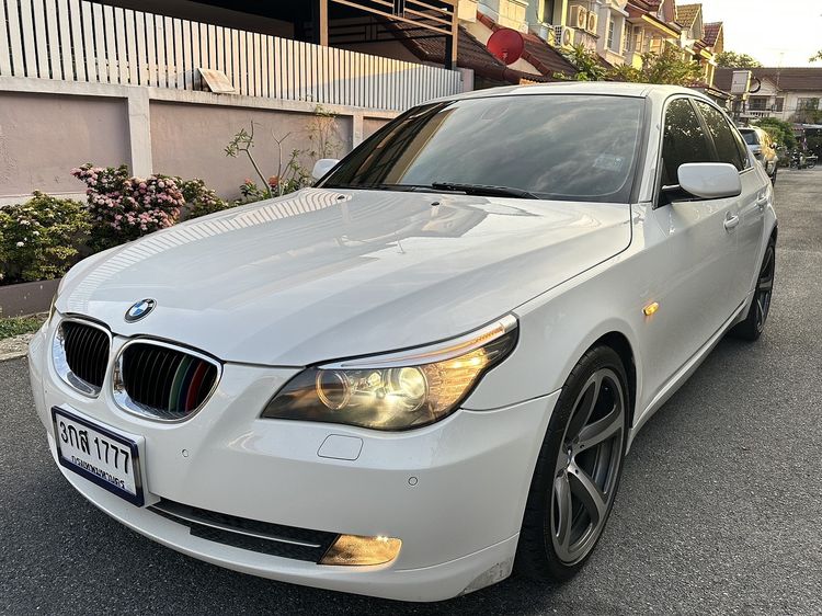 รถ BMW Series 5 520d สี ขาว