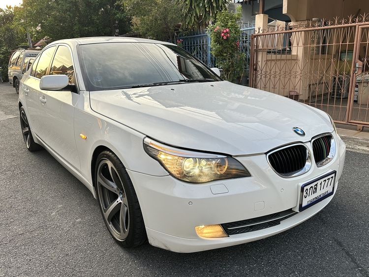 รถ BMW Series 5 520d สี ขาว