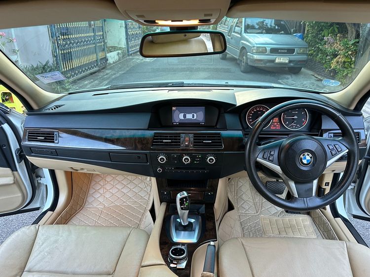 รถ BMW Series 5 520d สี ขาว