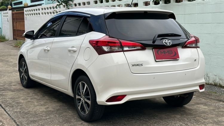 Toyota Yaris 2018 1.2 E Sedan เบนซิน ไม่ติดแก๊ส เกียร์อัตโนมัติ ขาว รูปที่ 4