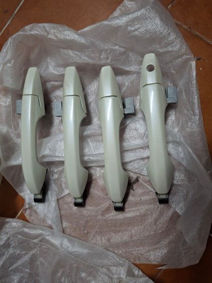 ขายมือเปิด CRV Gen 2 ขึ้นไปหรือปี 2011 ขึ้นไปครับสีขาวมุก