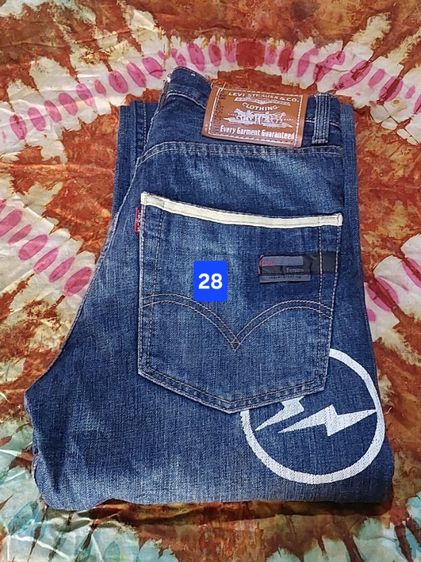 Levi's Fenom สายฟ้า สีขาว เอวจากป้าย 28ยาว32ยาวทั้ว42ขากว้าง8 สวยผ้าแน่นสภาพใหม่มาก