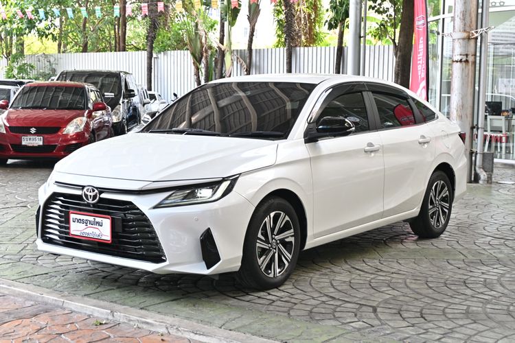 Toyota Yaris ATIV 2022 1.2 Premium Luxury Sedan เบนซิน ไม่ติดแก๊ส เกียร์อัตโนมัติ ขาว