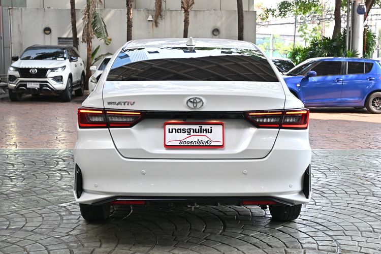 Toyota Yaris ATIV 2022 1.2 Premium Luxury Sedan เบนซิน ไม่ติดแก๊ส เกียร์อัตโนมัติ ขาว รูปที่ 4