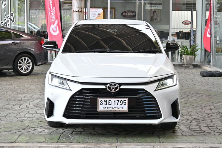 Toyota Yaris ATIV 2022 1.2 Premium Luxury Sedan เบนซิน ไม่ติดแก๊ส เกียร์อัตโนมัติ ขาว รูปที่ 2