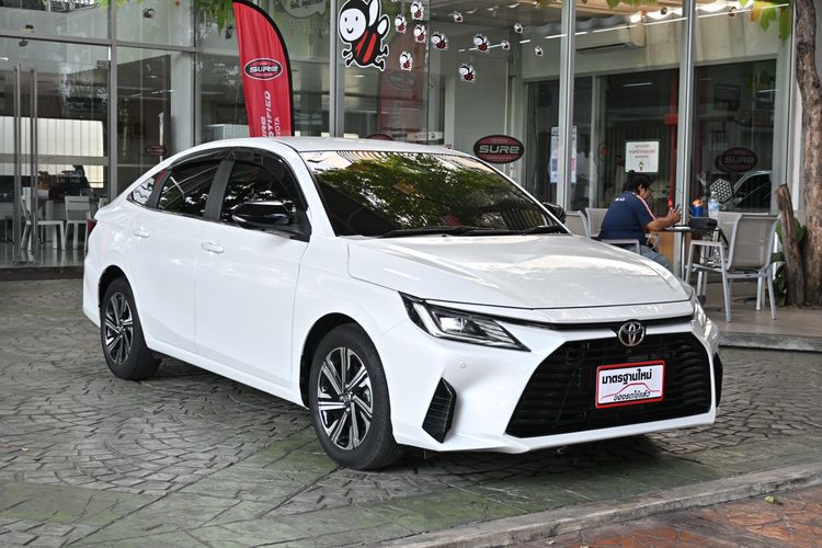 Toyota Yaris ATIV 2022 1.2 Premium Luxury Sedan เบนซิน ไม่ติดแก๊ส เกียร์อัตโนมัติ ขาว รูปที่ 3