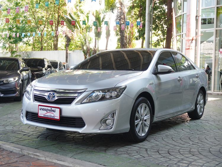 รถ Toyota Camry 2.5 HV สี บรอนซ์เงิน