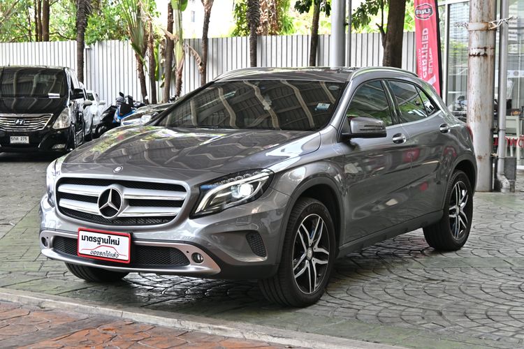 รถ Mercedes-Benz GLA-Class GLA200 สี เทา