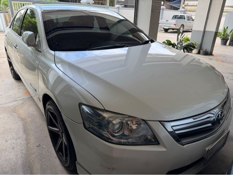 รถ Toyota Camry 2.5 Hybrid สี ขาว