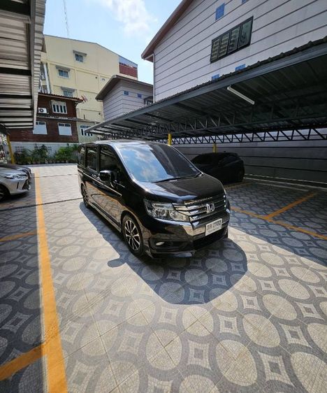 รถ Honda Stepwagon 2.0 E สี ดำ