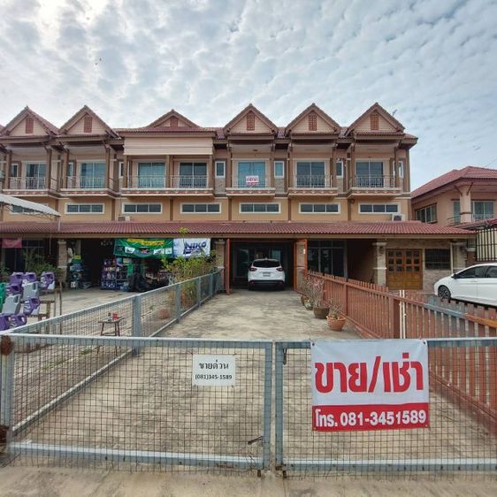 ตึก หรือ town home 2ชั้นครึ่ง 2นอน 2น้ำ 34 ตร วา หน้าบ้านติดถนนสายอยุธยา อ่างทอง อยู่อาศัยพรือค้าขาย ทำออฟฟิศ