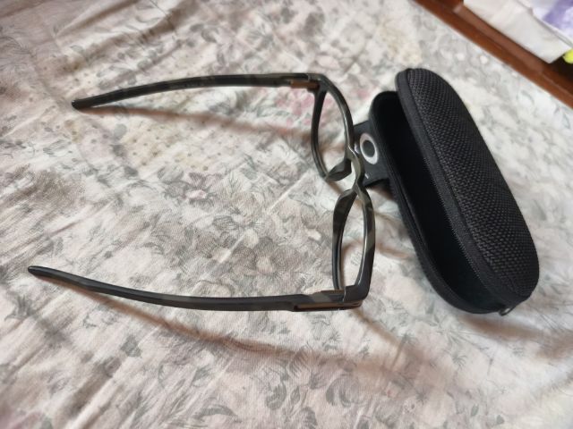 oakley รูปที่ 12