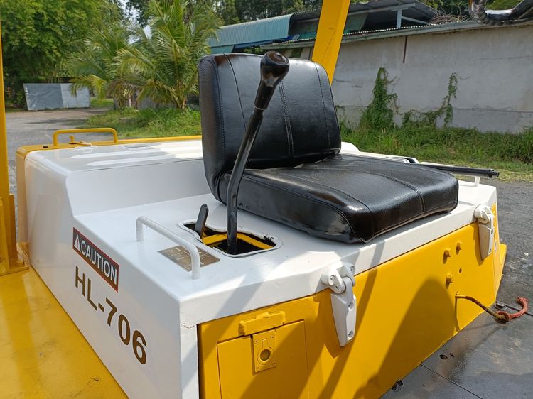 รถตัก เอวอ่อน MITSUI บุ้งกี๋ ขนาด 0.75 คิว ขับเคลื่อน 4 ล้อ   4WD ล้อ-ยางสภาพดี ทั้ง 4 เส้น ตักขึ้น รถ 6 ล้อได้สบายๆ รูปที่ 16