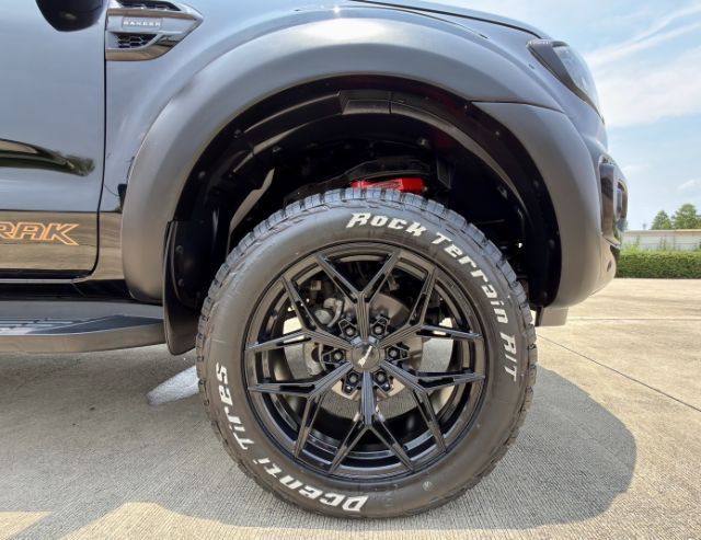 รถ Ford Ranger 2.0 Hi-Rider Wildtrak สี ดำ
