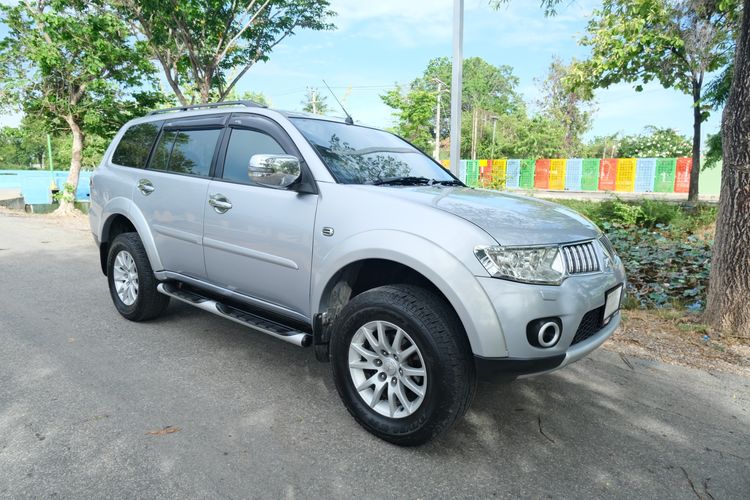 รถ Mitsubishi Pajero Sport 2.5 GT สี บรอนซ์เงิน