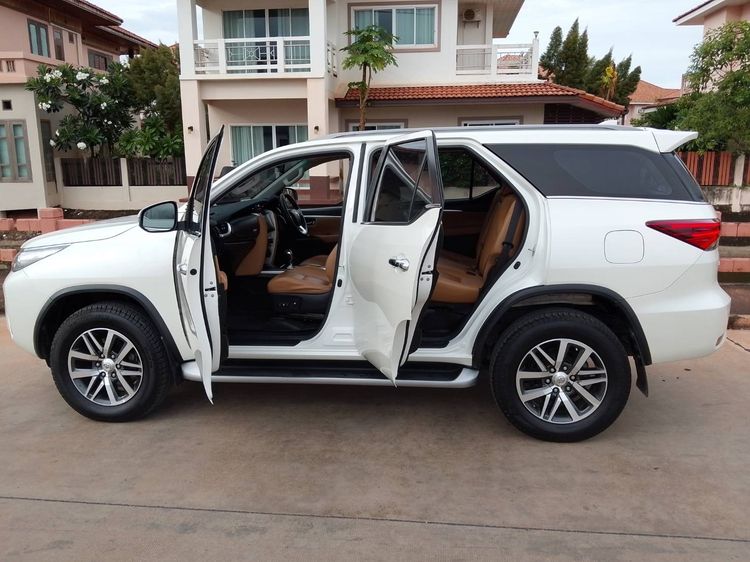 Toyota Fortuner 2019 2.8 V 4WD Utility-car ดีเซล ไม่ติดแก๊ส เกียร์อัตโนมัติ ขาว