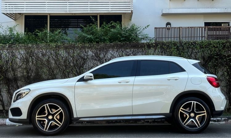 Mercedes-Benz GLA-Class 2016 GLA250 Sedan เบนซิน ไม่ติดแก๊ส เกียร์อัตโนมัติ ขาว รูปที่ 2