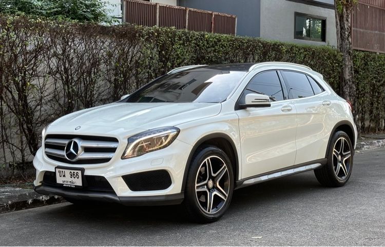 รถ Mercedes-Benz GLA-Class GLA250 สี ขาว