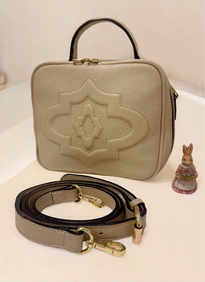 หญิง ขาว   —  🤍✨ OYANI Leather Box Bag ✨🤍 กระเป๋าหนังแท้ทรง Box สไตล์เกาหลี Minimal Luxury