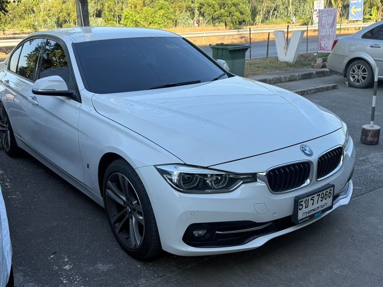 BMW Series 3 2018 330e Sedan ปลั๊กอินไฮบริด (PHEV) ไม่ติดแก๊ส เกียร์อัตโนมัติ ขาว รูปที่ 2