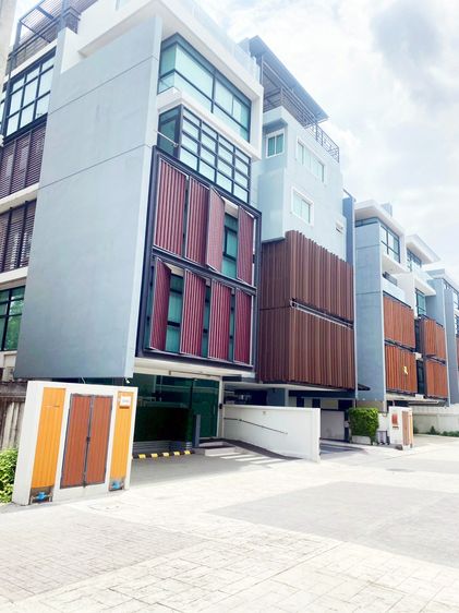 ขายโฮมออฟฟิศใกล้รถไฟฟ้า ฮอฟฟ์ เอกมัย-รามอินทรา Hoff Ekamai-Ramindra ออกแบบและพัฒนาโครงการโดยทีมสถาปนิก