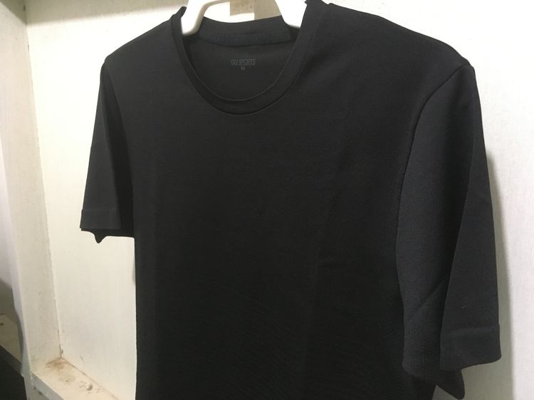 เสื้อคอกลม GU SPORT แบรนด์ GU สีดำ รูปที่ 4