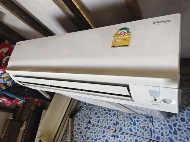 แอร์ติดผนัง เป็นระบบอินเวอร์เตอร์ แอร์ Daikin Inverter 18,000 BTU ปี 19 พร้อมติดตั้งรับการ 3 เดือนสนใจโทร 096-94711-36