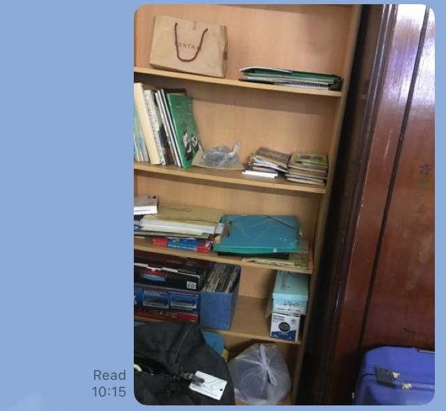 ตู้ว่างหนังสือหรือสินค้าอย่างอื่น