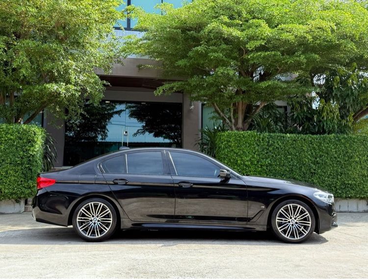 BMW Series 5 2020 530e Sedan ปลั๊กอินไฮบริด (PHEV) ไม่ติดแก๊ส เกียร์อัตโนมัติ ดำ รูปที่ 2