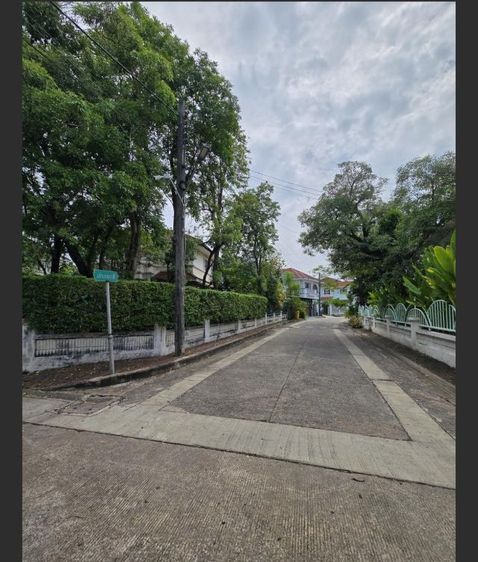 ขายบ้านเดี่ยว (,มัณฑณา พระยาสุเรนทร์ 26 )  ซอย6 ใกล้สโมสรด้านหน้าหมู่บ้าน  หมู่บ้านทำเลดีมากใกล้ตลาดชุมชุน โรงพยาบาล ห้าง เจ้าของขายเองค่ะ