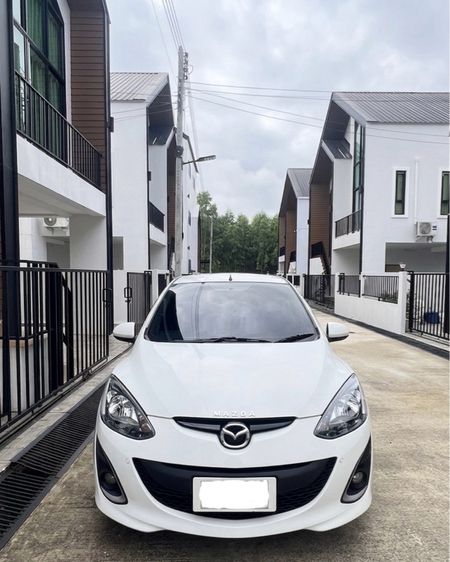 รถ Mazda Mazda 2 1.5 Sports Maxx สี ขาว