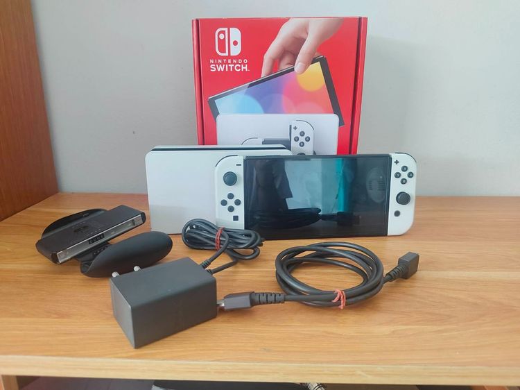 Nintendo switch oled สีนีออน มือสอง อุปกรณ์ครบ สภาพสวย ใช้งานได้ปกติ