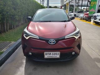  TOYOTA C-HR 1.8 Hybrid Mid สีแดง ปี 2018 วัยรุ่นชอบ ขับดี