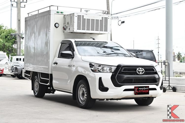 รถ Toyota Hilux Revo 2.4 Entry สี ขาว