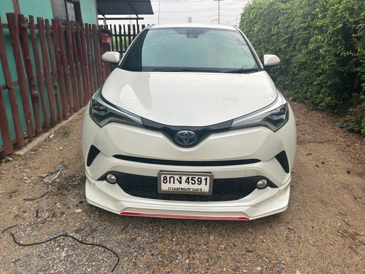 รถ Toyota C-HR 1.8 HV Hi สี ขาว