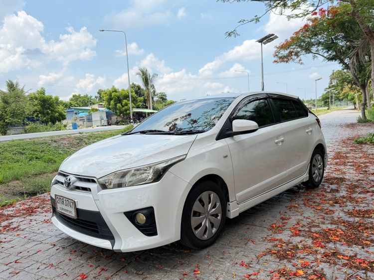 Toyota Yaris 2013 1.2 E Sedan เบนซิน เกียร์อัตโนมัติ ขาว รูปที่ 2