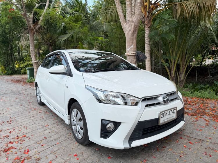 รถ Toyota Yaris 1.2 E สี ขาว