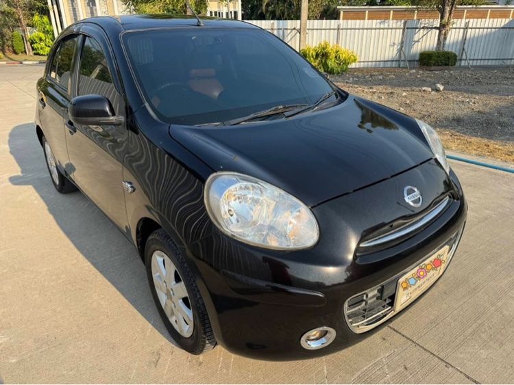 รถ Nissan March 1.2 V สี ดำ