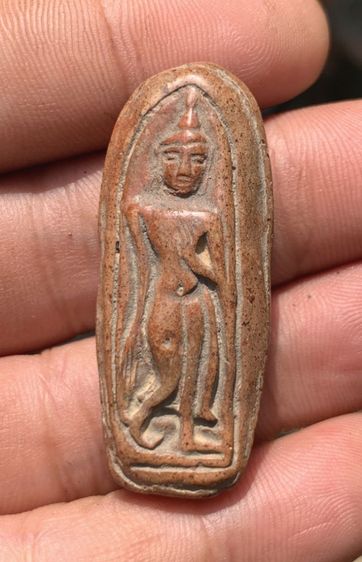 พระลีลาเม็ดขนุน