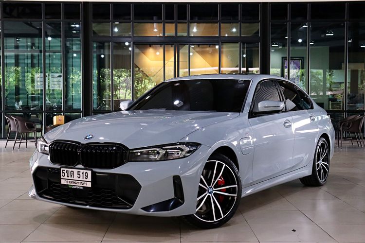 รถ BMW Series 3 330e สี เทา