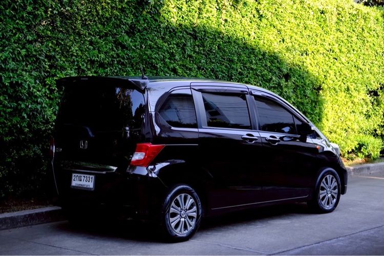 Honda Freed 2012 1.5 E Utility-car เบนซิน ไม่ติดแก๊ส เกียร์อัตโนมัติ ดำ รูปที่ 3