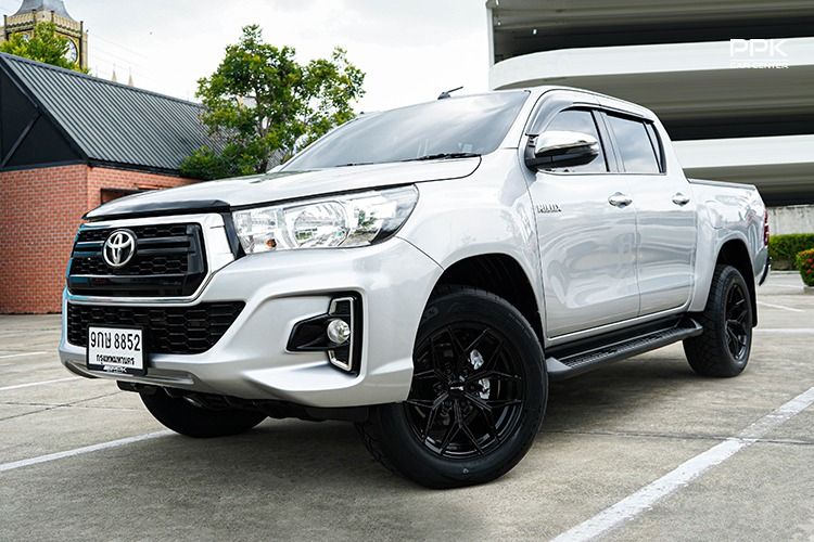 รถ Toyota Hilux Revo 2.4 E Prerunner สี เทา